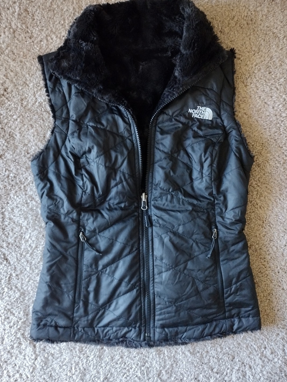 The North Face Women's reversible Black Quilted Fleece-Lined Vest XS